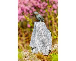 Eisvogel auf Granit (Flügel zu)