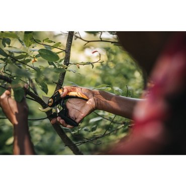 Fiskars Bypass Gartenschere M P721 